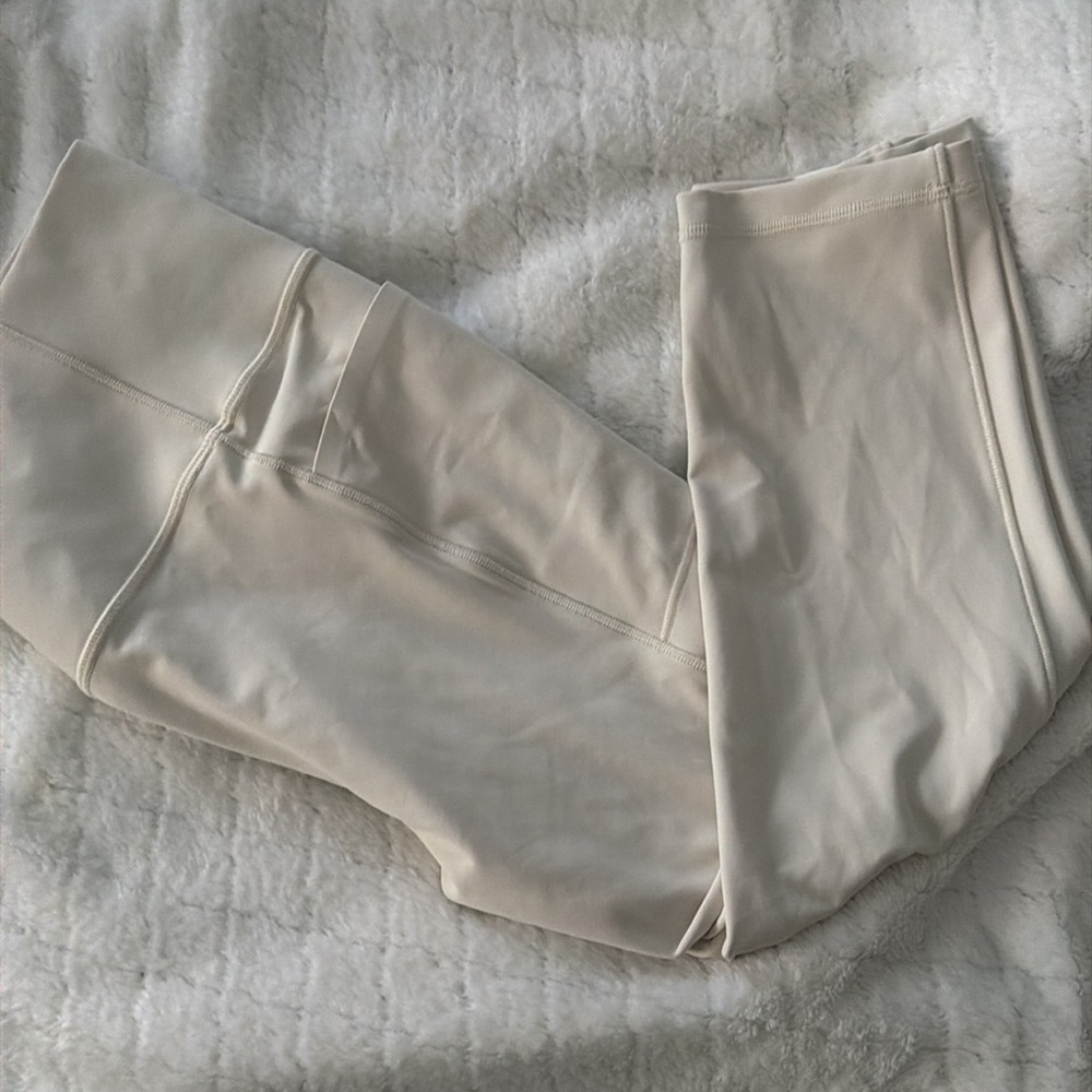 Athleta Salutation Stash High Rise Capri Legging size m - Picture 5 of 5